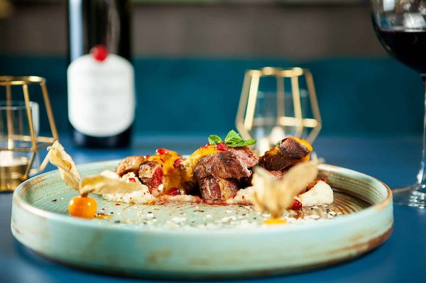 Comment découvrir les traditions culinaires des villages de l'île de Crète?